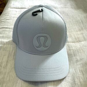 NWT lululemon trucker hat S/M in starch blue